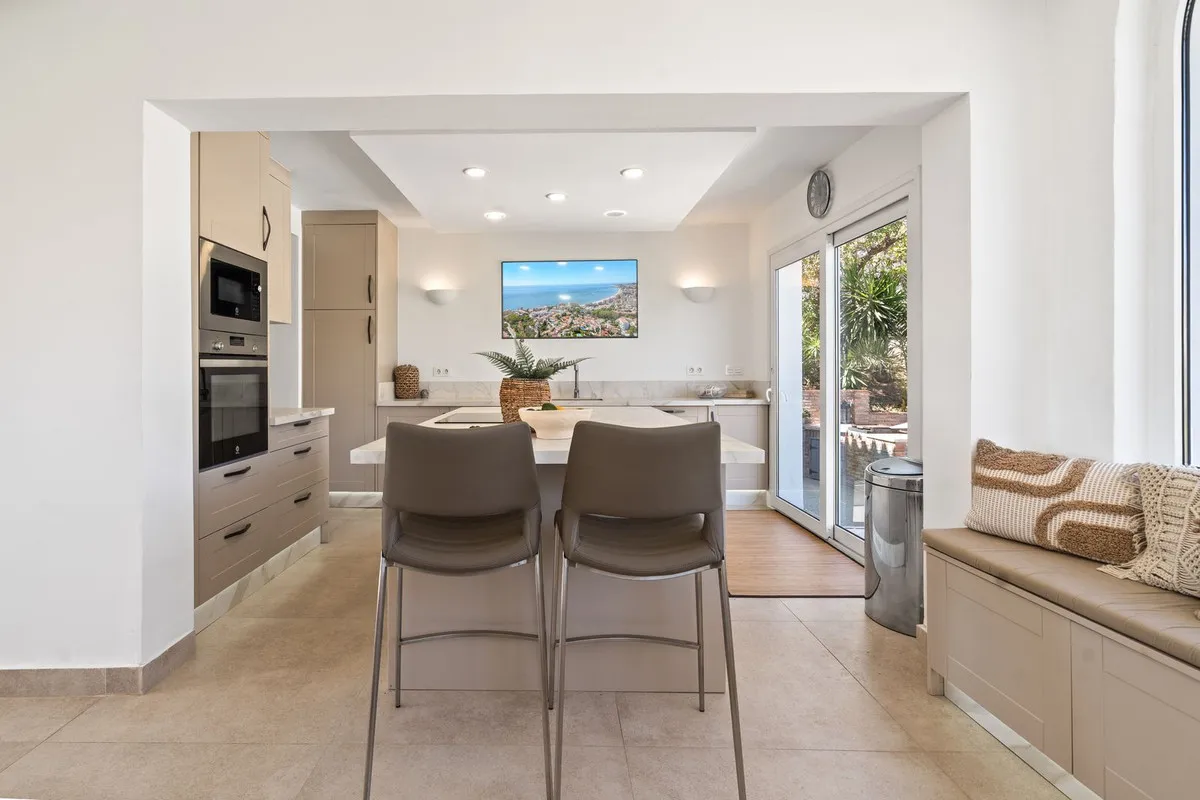 b7cb5abd-bab9-42f7-8f2d-4d446643a54d