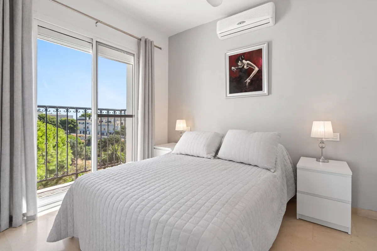 dd8bb900-9b62-4248-86a8-25d180a5b28e