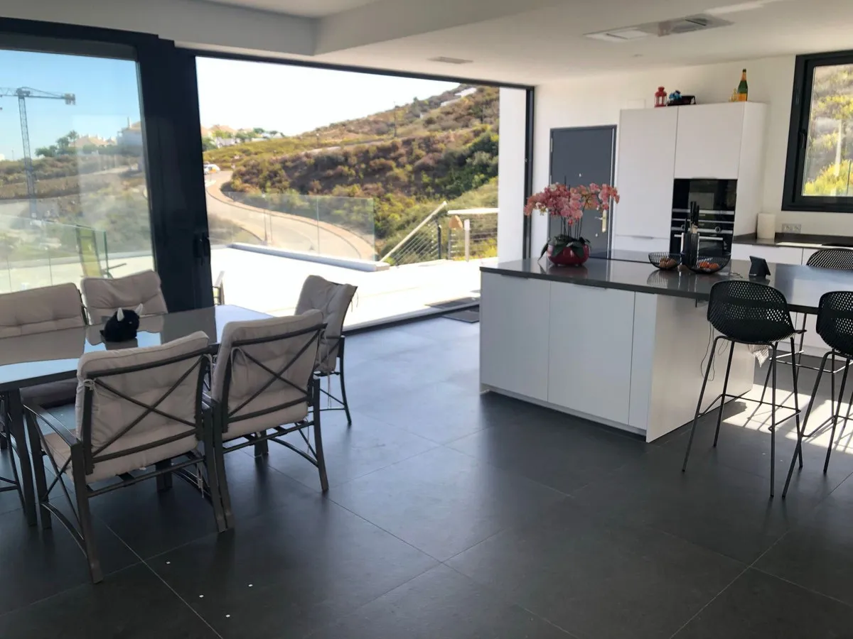 1f2129be-ef51-4a42-be23-28ec21a807b2