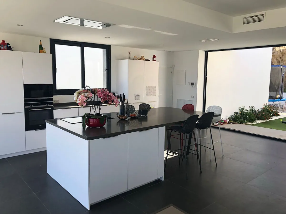 4e6b230b-2257-4cf1-8f51-a71d4d6230d2