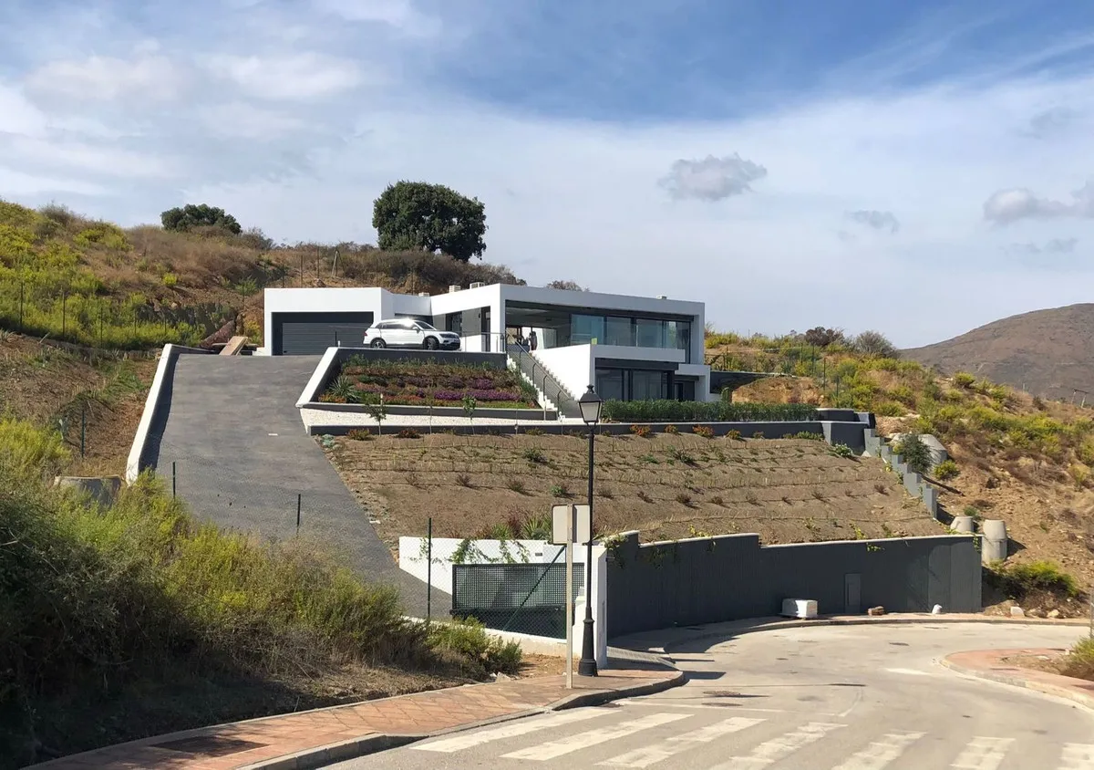 69dac866-c9cf-4fcf-ab5e-b1a0612cd93c