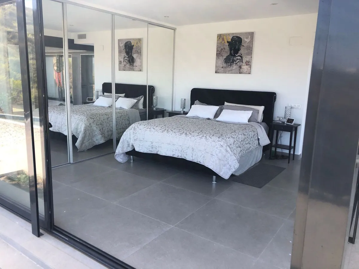 d3e28576-7bd1-4475-8bb0-5f6d2ba2a33f