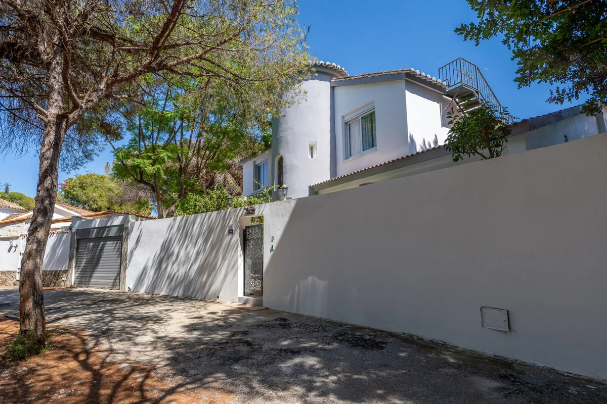 7ceefd01-c153-4327-a380-c2a6b557aeb4