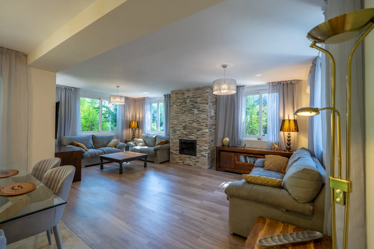 b12f3528-e2f7-4e89-a57f-e30c5b56e205