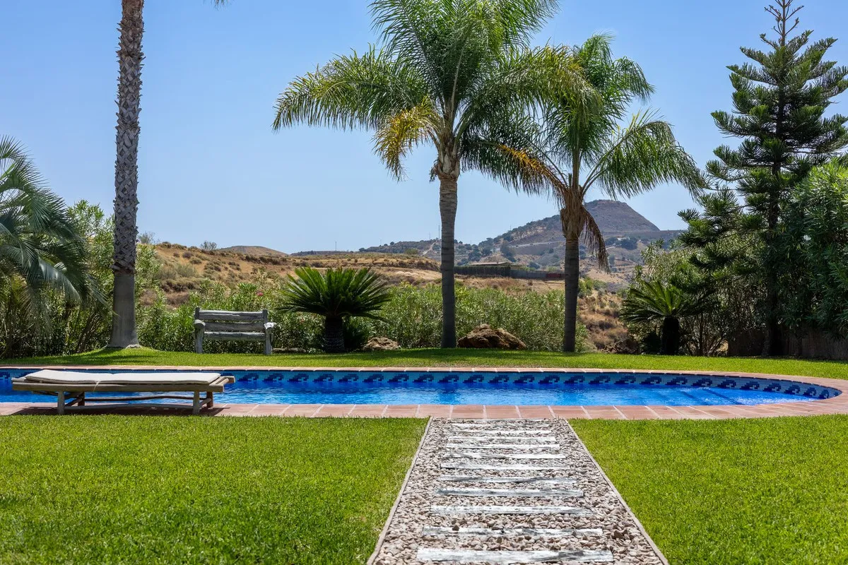 3ee8b9f4-4f36-476a-9f32-f36eff3897e8