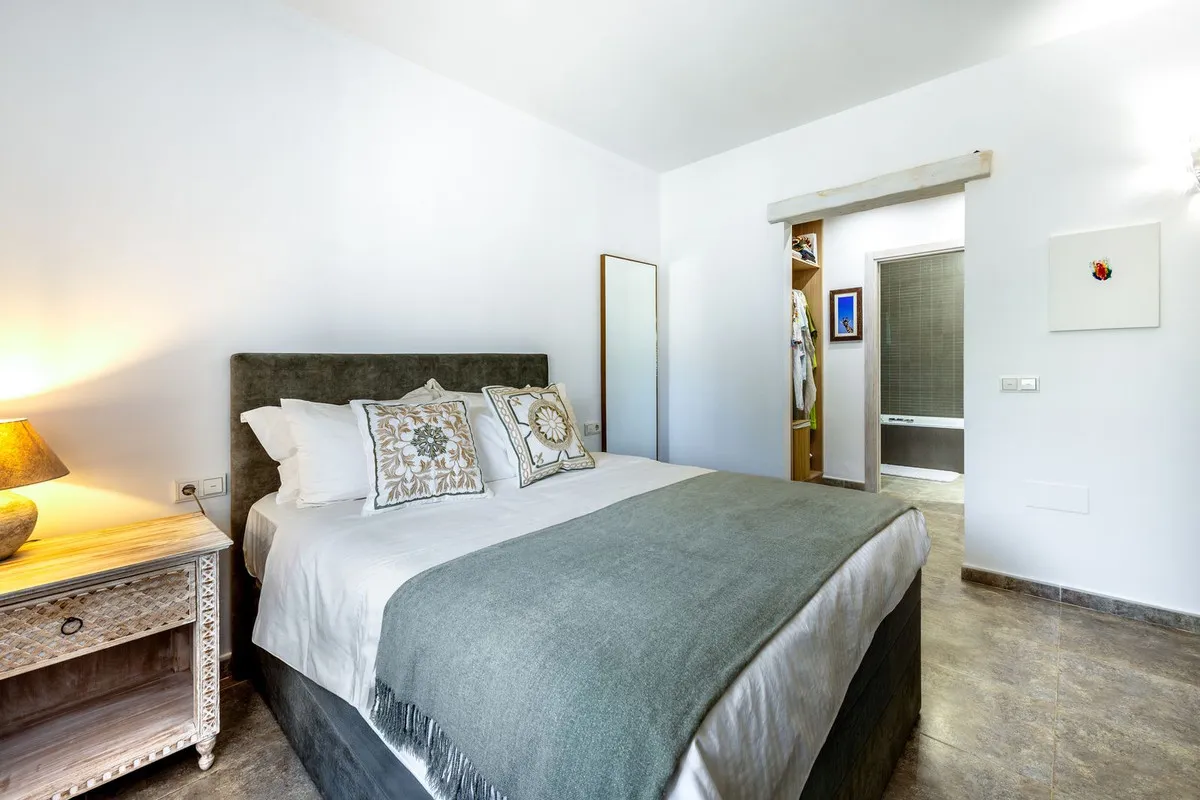 da2a44d9-d99d-4e1e-a364-5bf77f07dc84