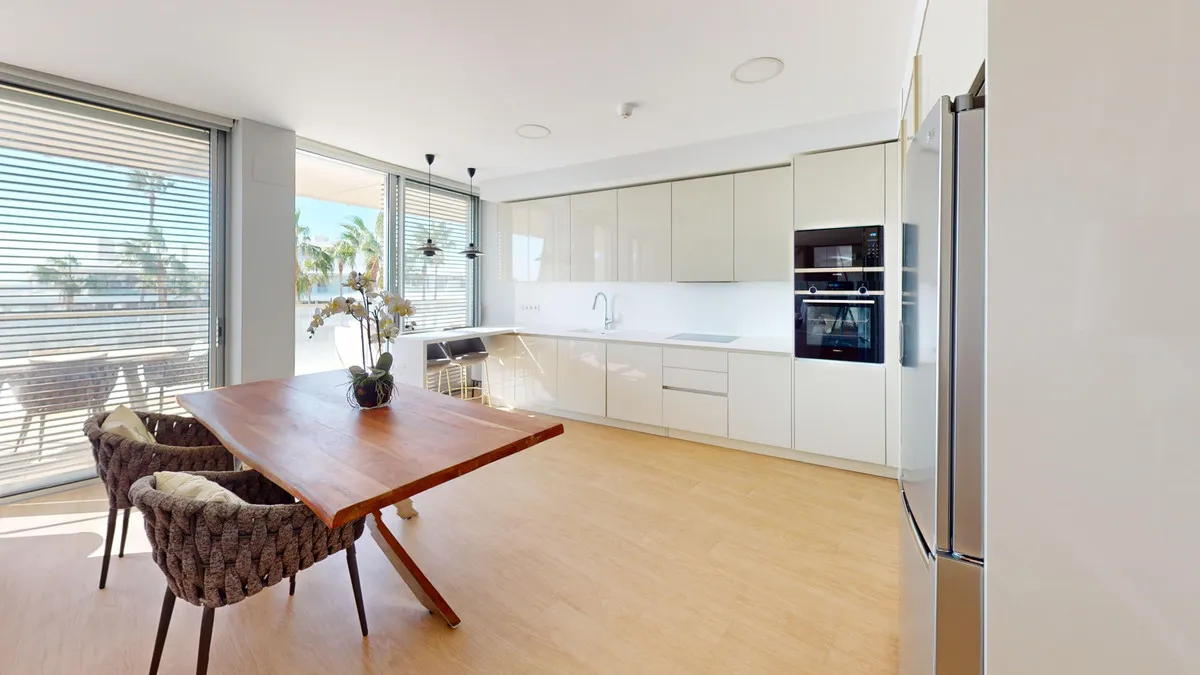 328b2f3a-abff-401d-9071-80f63f5fa7ee