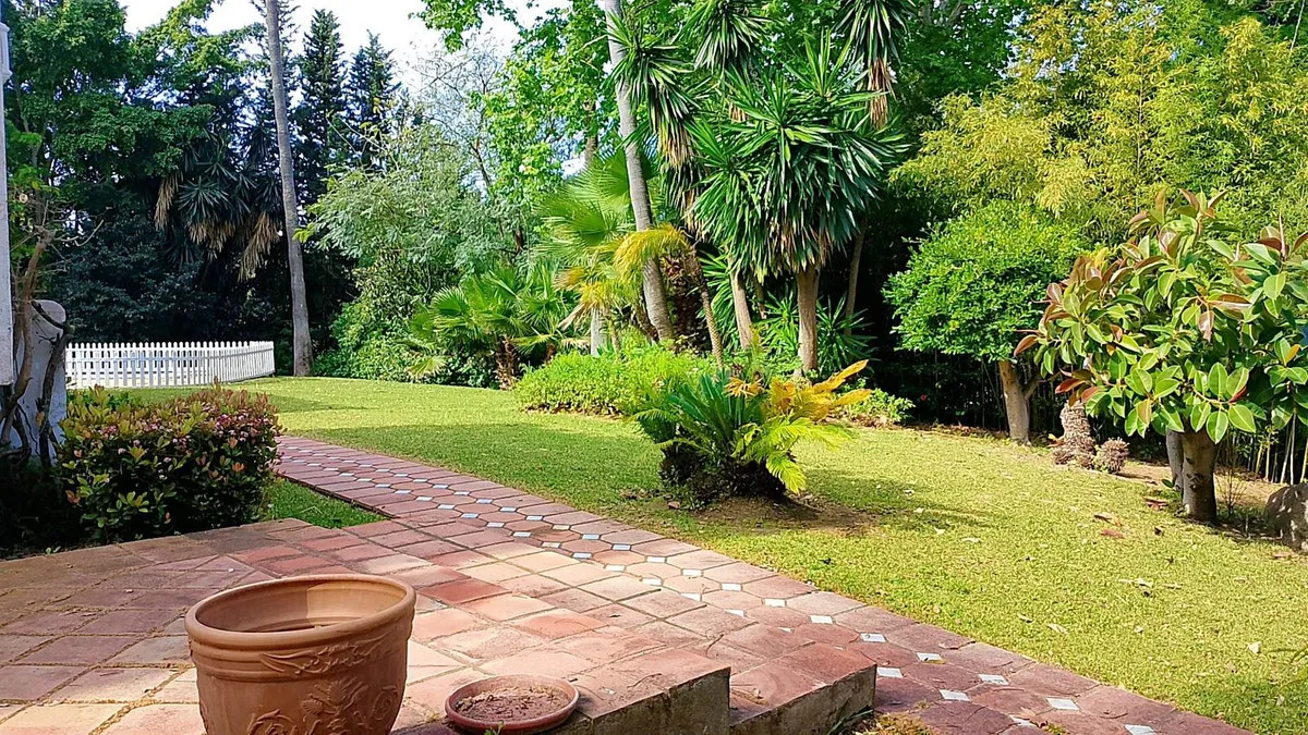 0b038755-5c3b-4fb4-bfd5-eaa4d89fe8b7