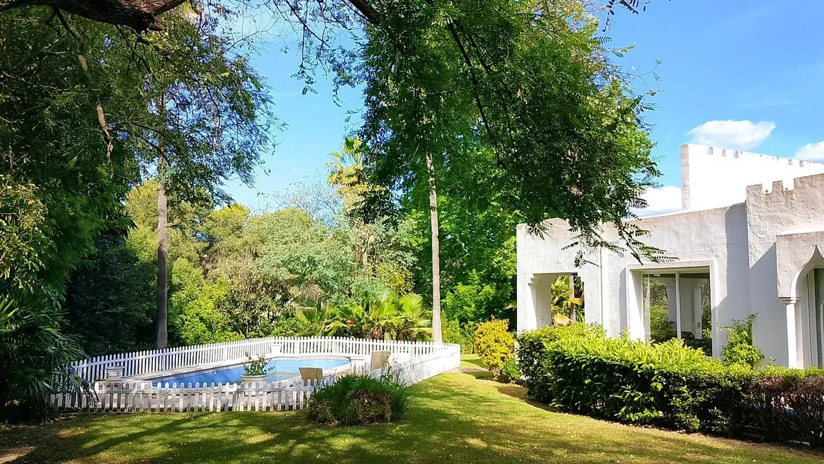 Spacious Villa Near Beach & Golf – Renovation Gem