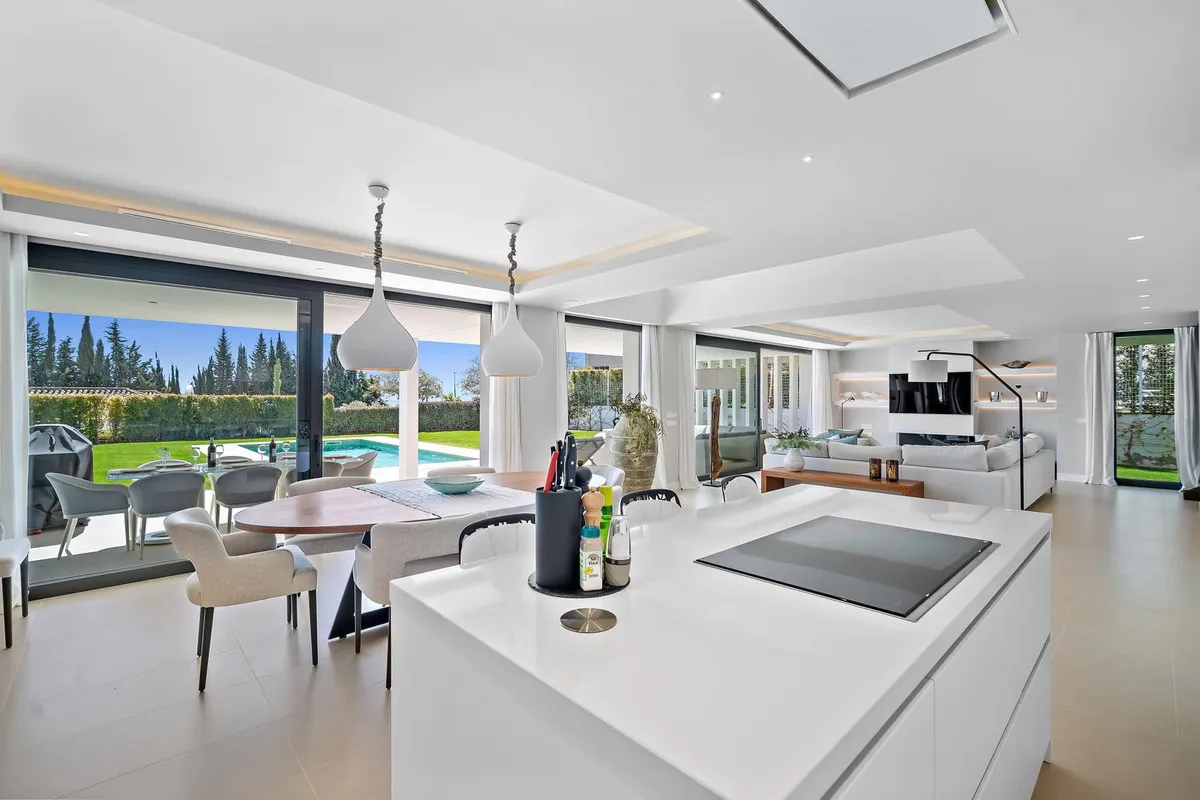 cdb86637-d796-4115-b2cb-be2d7223ac29