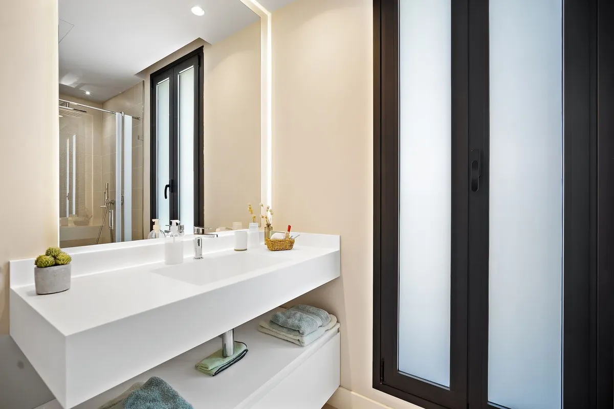 eb85e294-d8c1-4236-887b-6a02b586863d