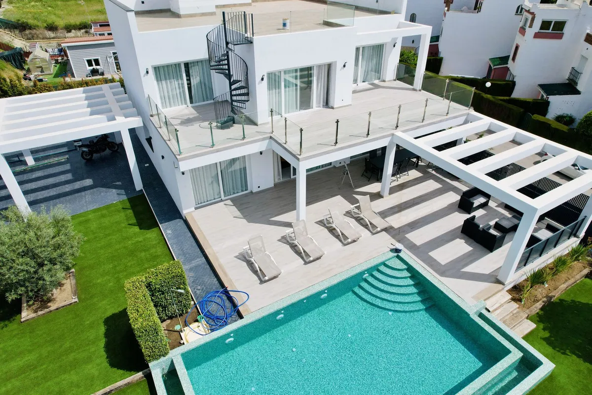 3b68fefc-4881-407d-9fb6-4a707de289d8