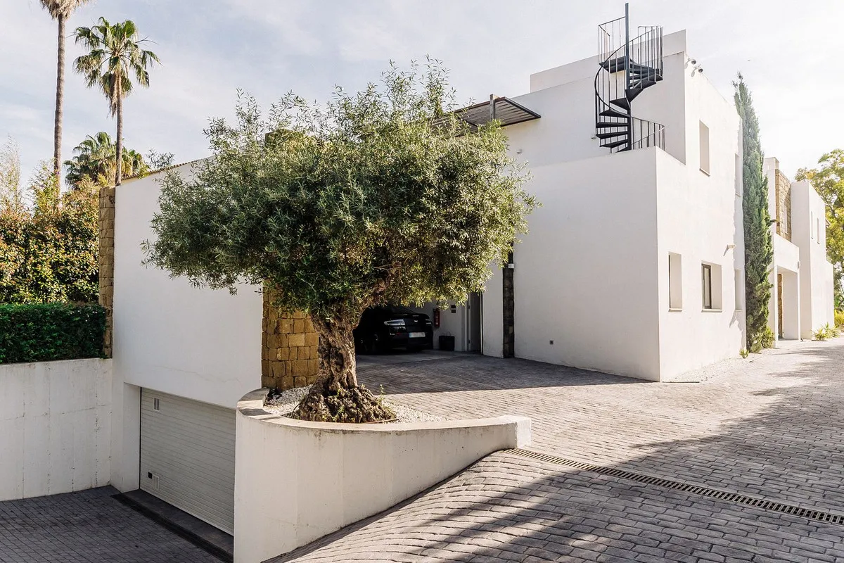 9ba216c3-addc-4ea8-b175-6cb5878d28e8