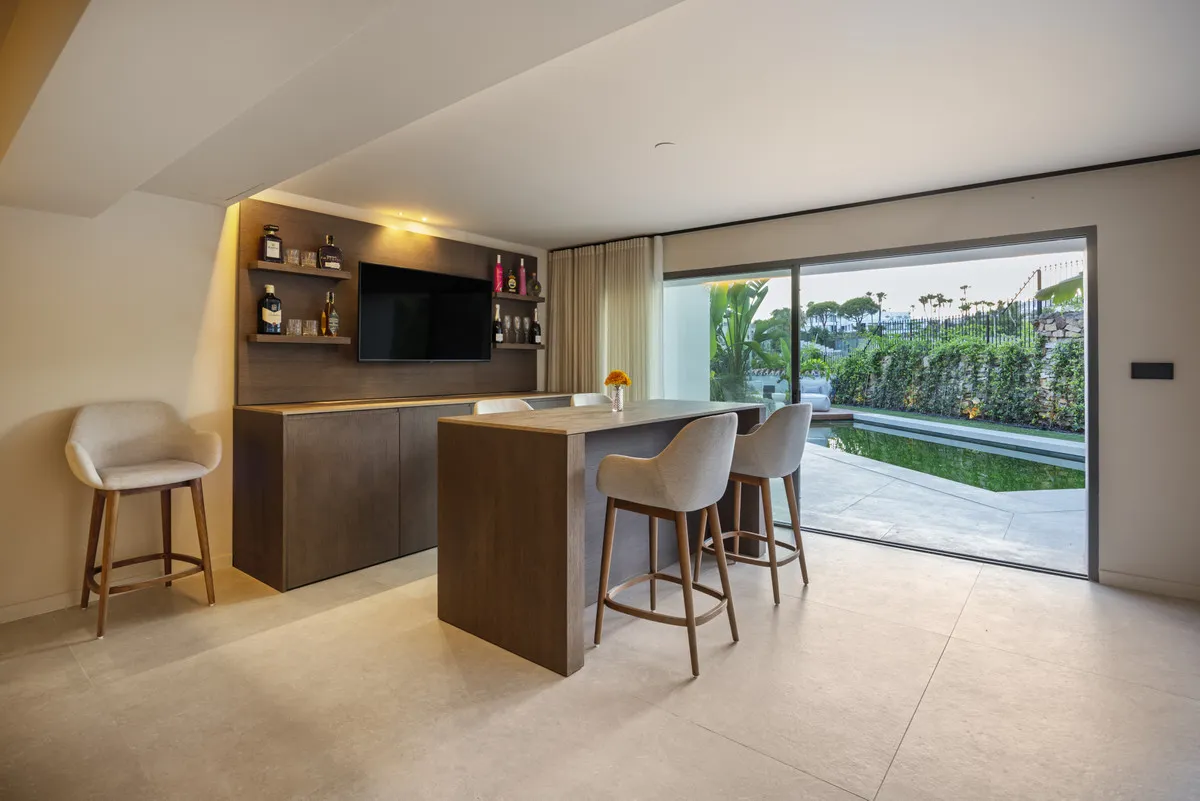 a0073150-a429-4825-a837-3124d93b609e