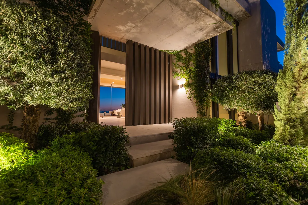 076dc84e-04b8-42be-b588-493fbdba6427