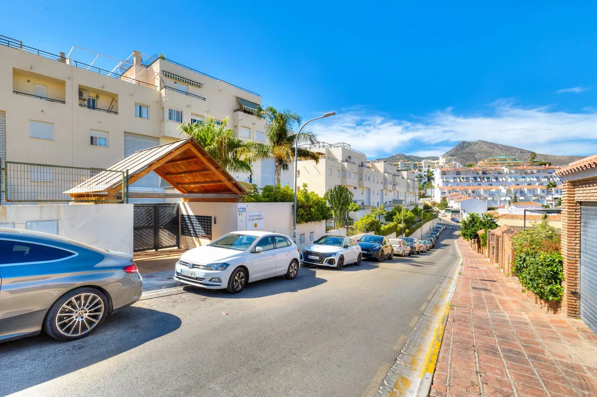 af49ea79-9df6-4fa3-8dc2-a4d61f7a38aa