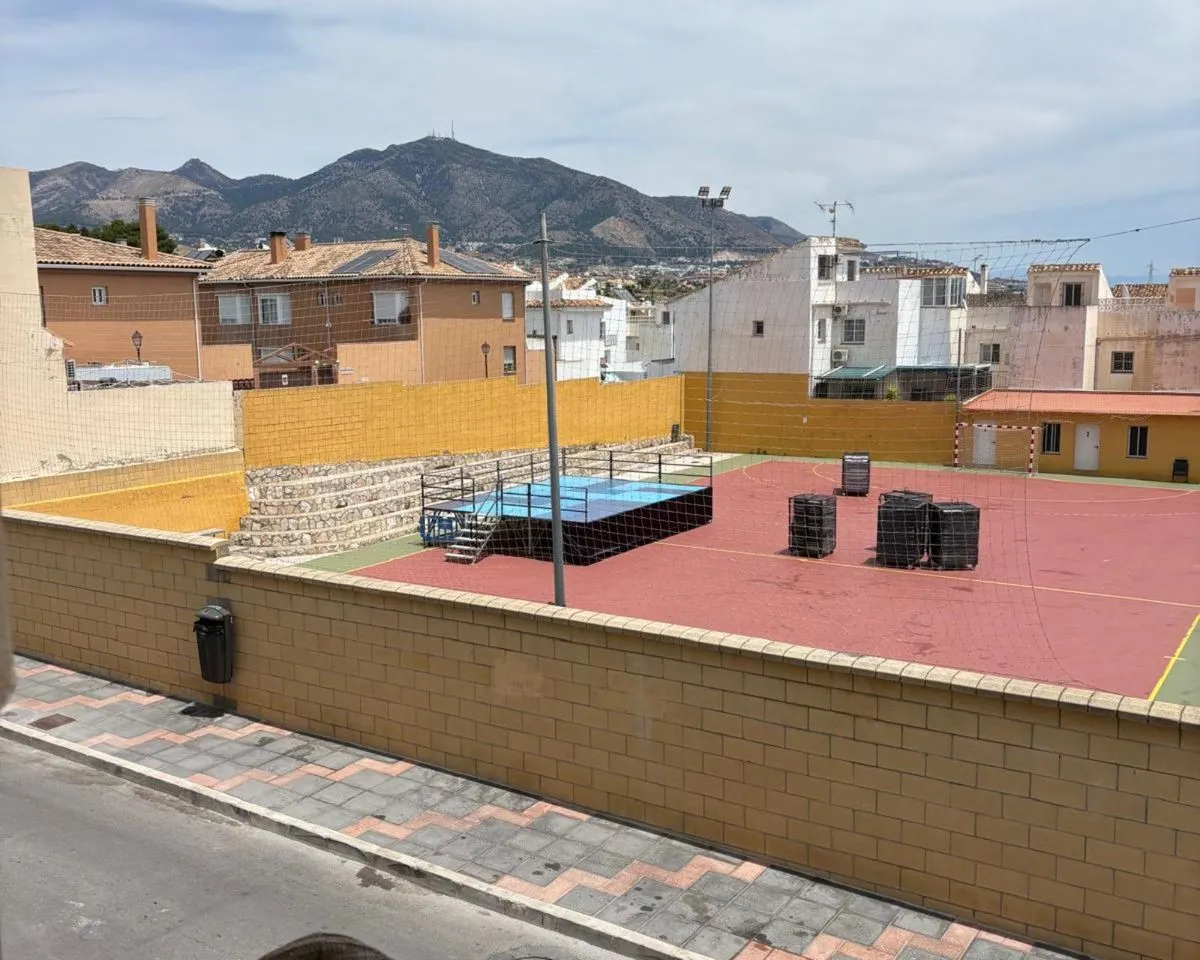 09d903ff-217c-49d9-b15b-b8d21aeb011d