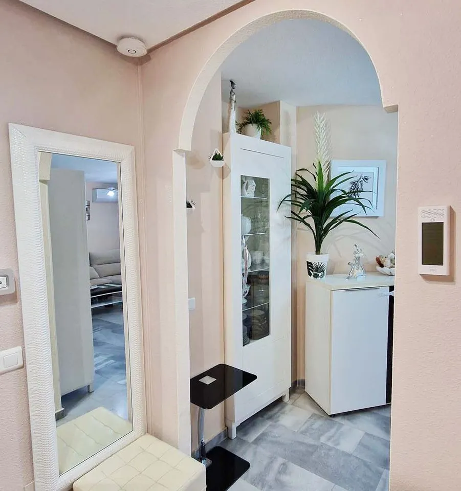 33cfe990-2a94-4995-bbaa-53d034d4429e