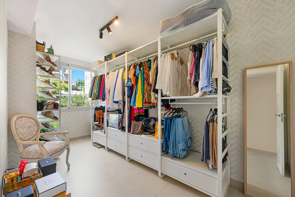 9595f3fd-5c27-429e-815d-05a96242abf8