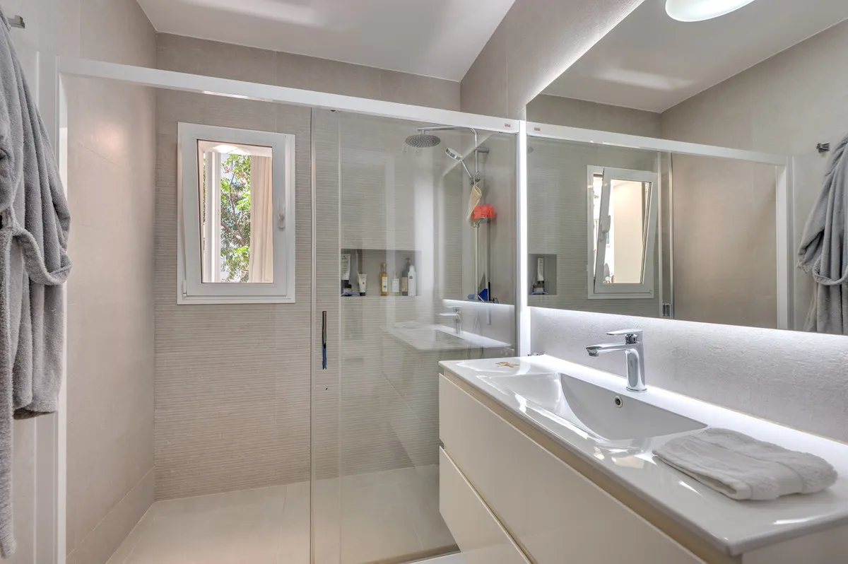 af365ea5-1994-451c-bca0-a5606fb4da73