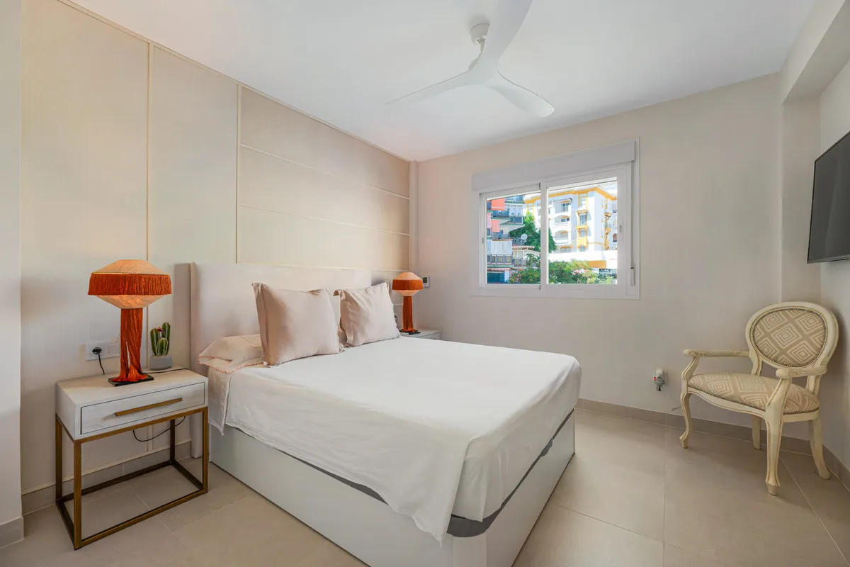 e8aae1c0-588d-41b6-8657-43e1b126d9d8