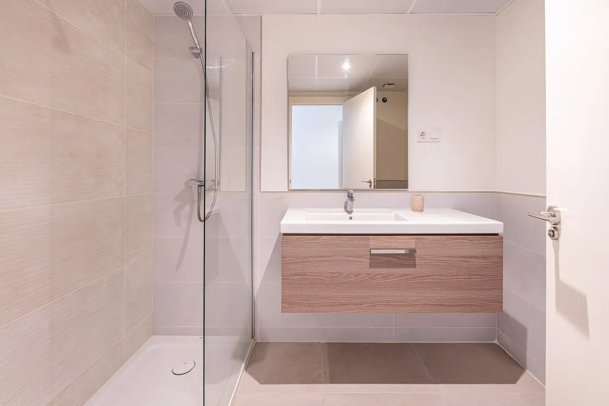 b8b40f31-1bf0-4b64-8729-01555685be01