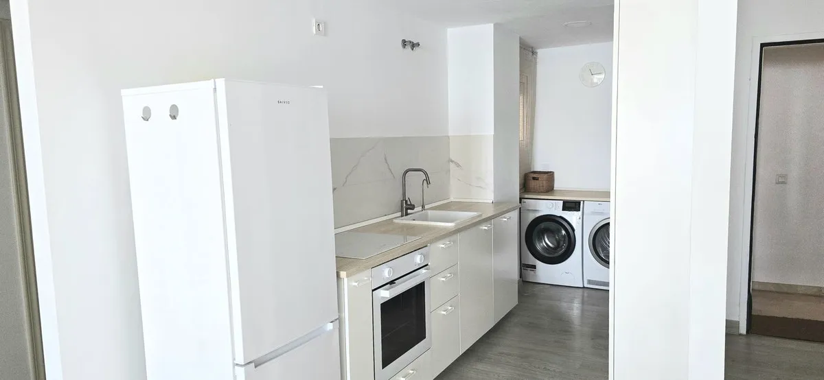 b8ae5254-2ee9-415a-8719-10a669655021