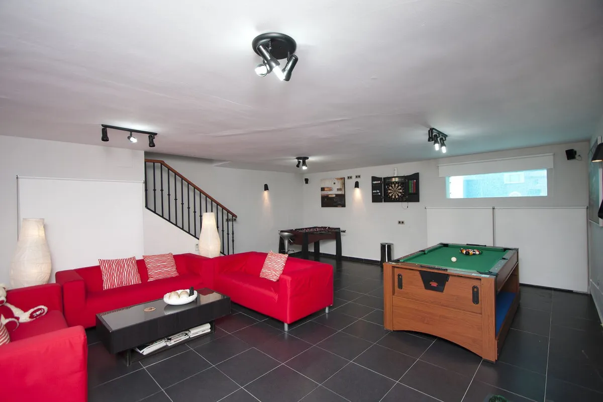 330e6918-9744-48ce-a232-23f60274cb64