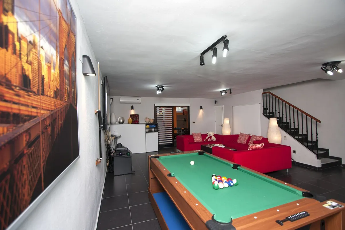 f4e7a334-90b8-4fae-8848-858826f32794