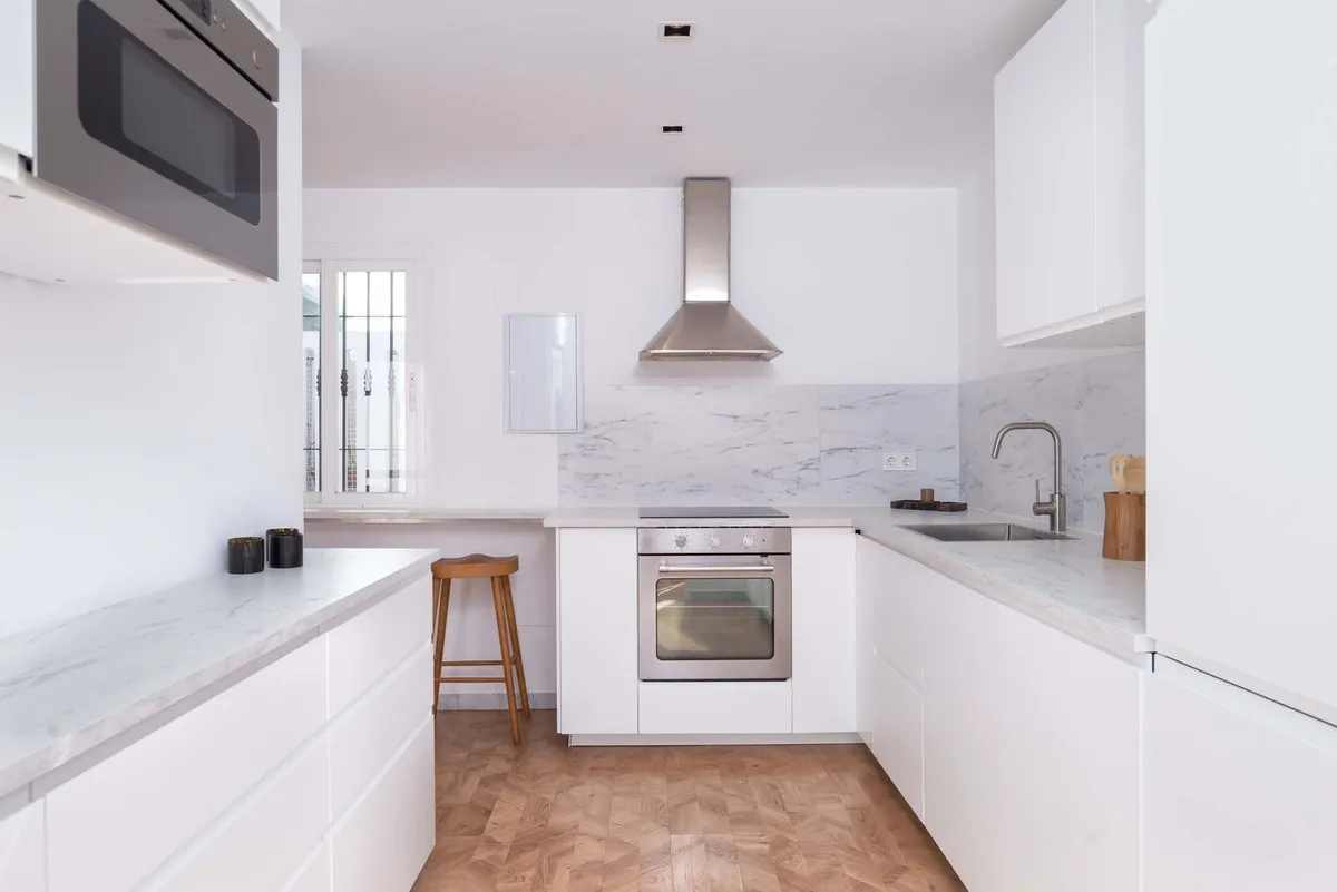 f37ff888-37e9-4925-9b25-47c722a78f1b