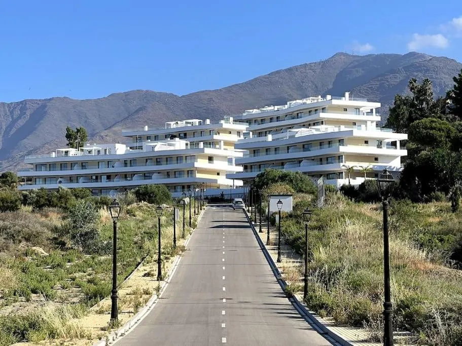 52faeee2-5eab-43b8-8140-cc5794f348db