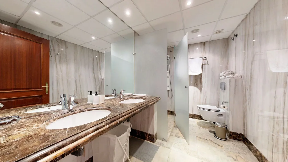 e79e9594-0a99-48fe-b9d4-e7bff75012ab