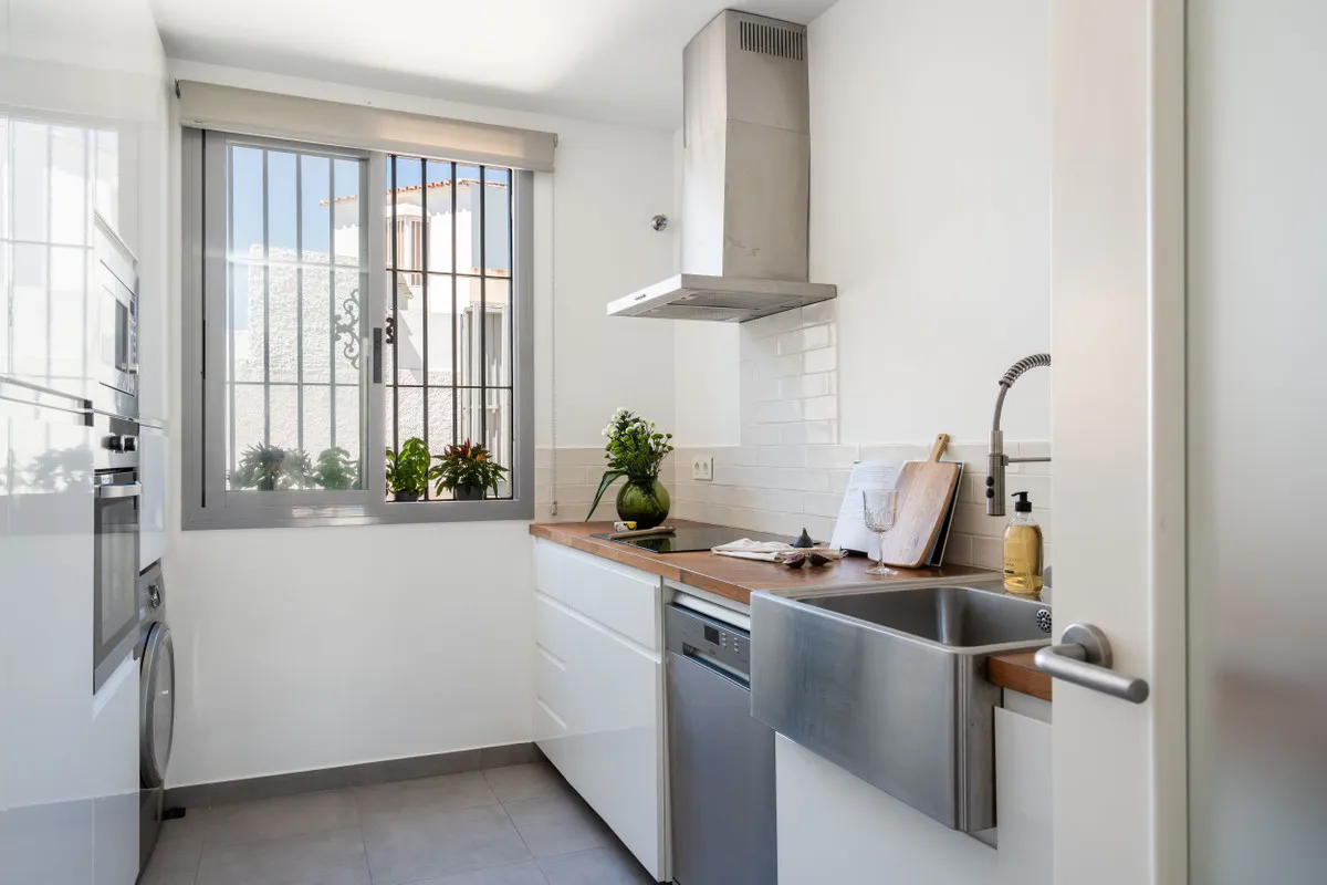 061b65de-890b-4c53-a83d-bb4c437623f2