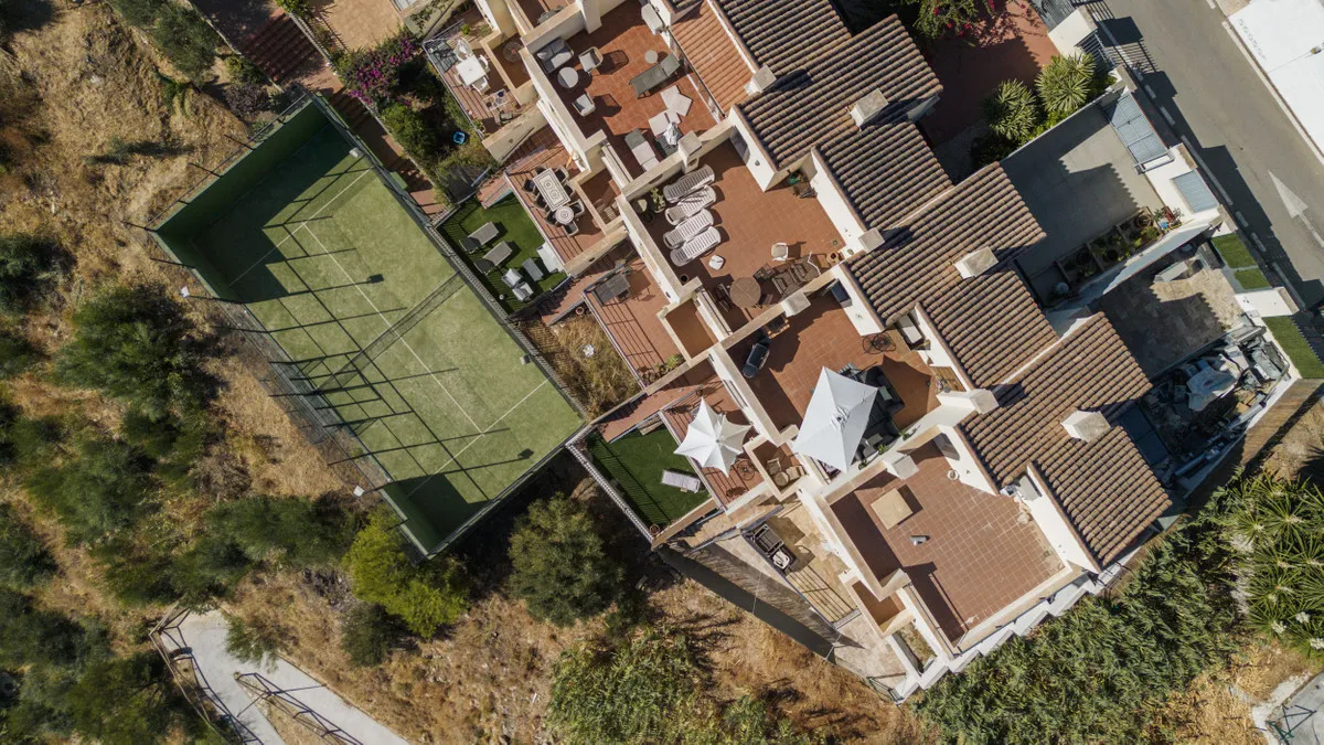 6edebb52-0009-4484-a033-64e983d896ff