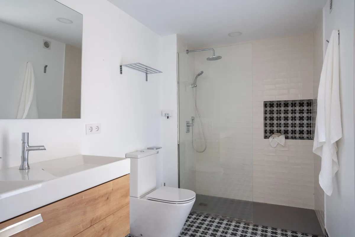 bb04f0f6-b1ab-4a52-8602-31d782402222