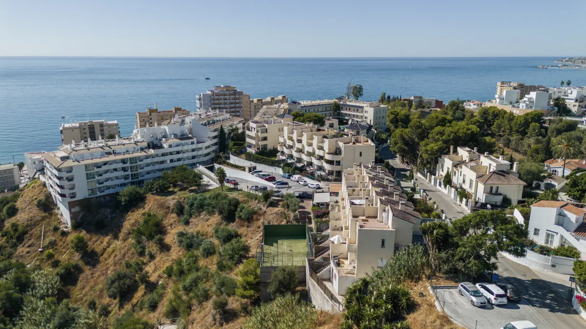 f1393690-defb-4f48-9990-671145e57c97