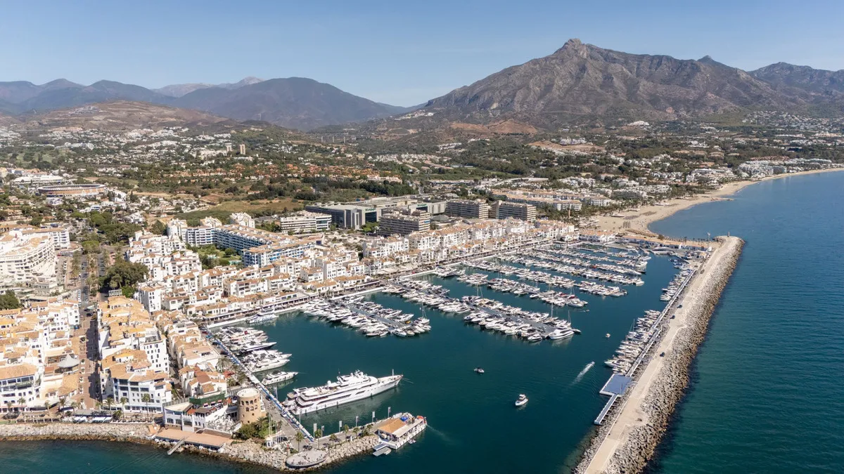 1c1042bc-1463-4b9d-b8a5-544a29e19301