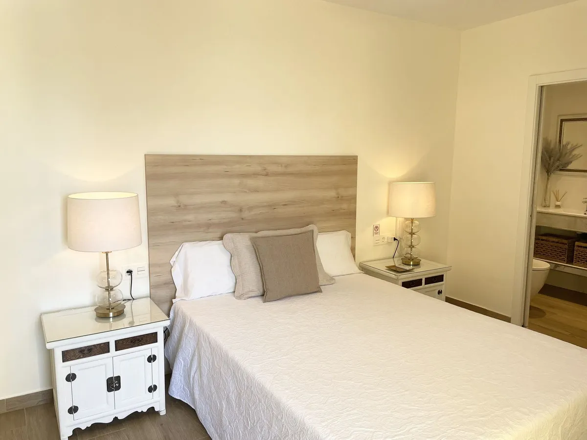 d9704e42-0a34-4842-8625-dfe54ee0ea33