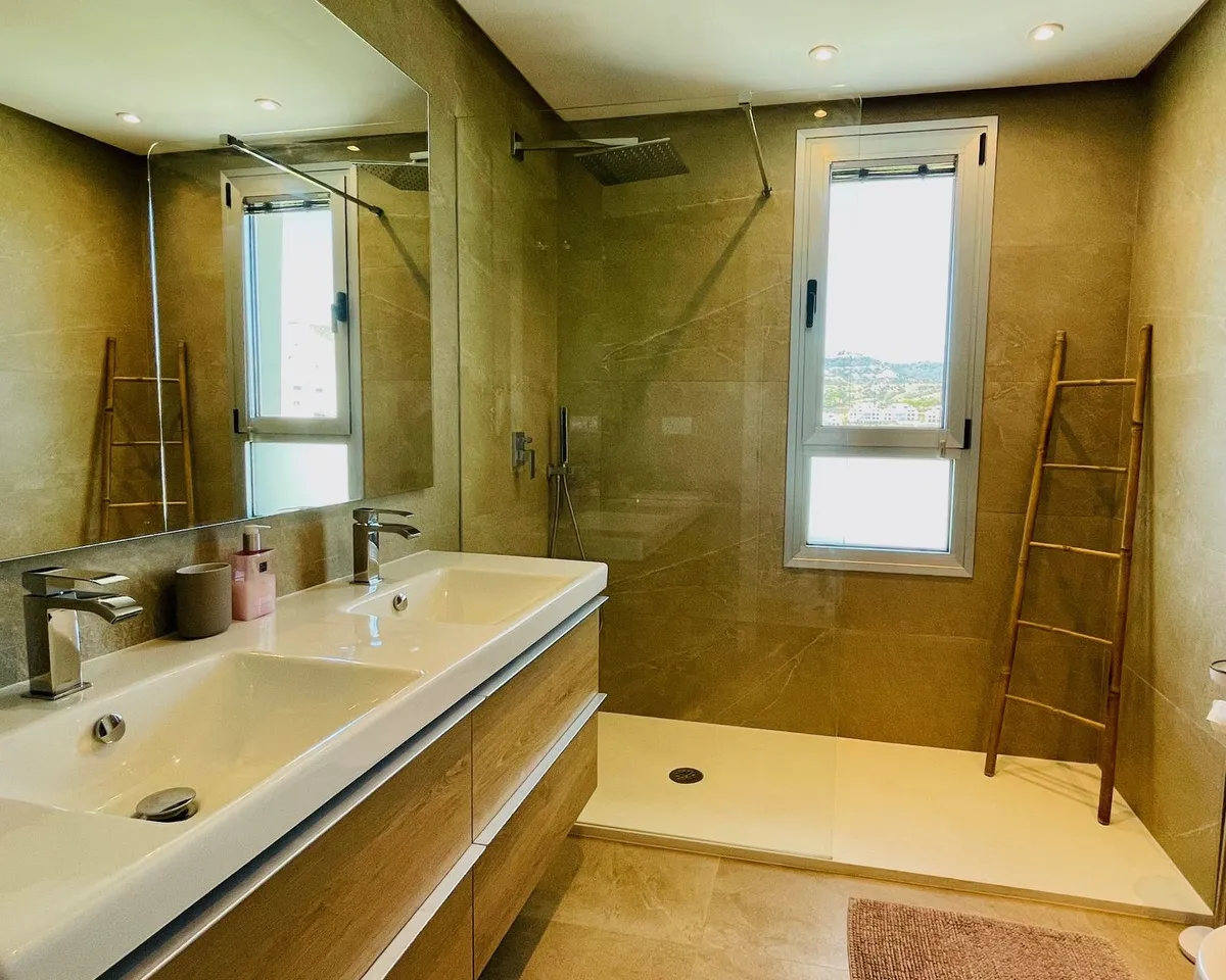 1c213b95-2a5e-4186-8274-35a5c8c74177