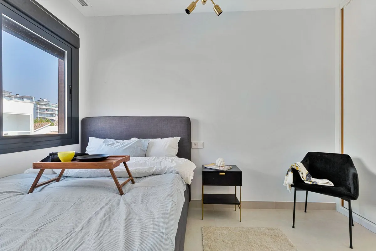 05abba72-d802-4f0c-8324-594b57529db4