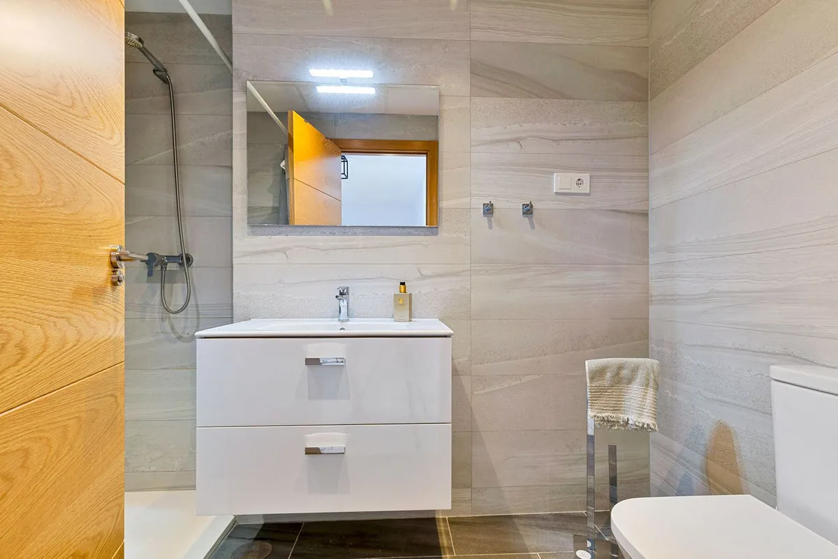 2fe0ac2c-0bcc-4083-83aa-36766d7ee4b5