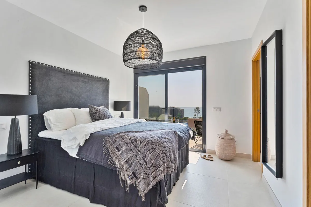 abe4897d-27bf-4ce5-896b-c4cdc8cb3fea