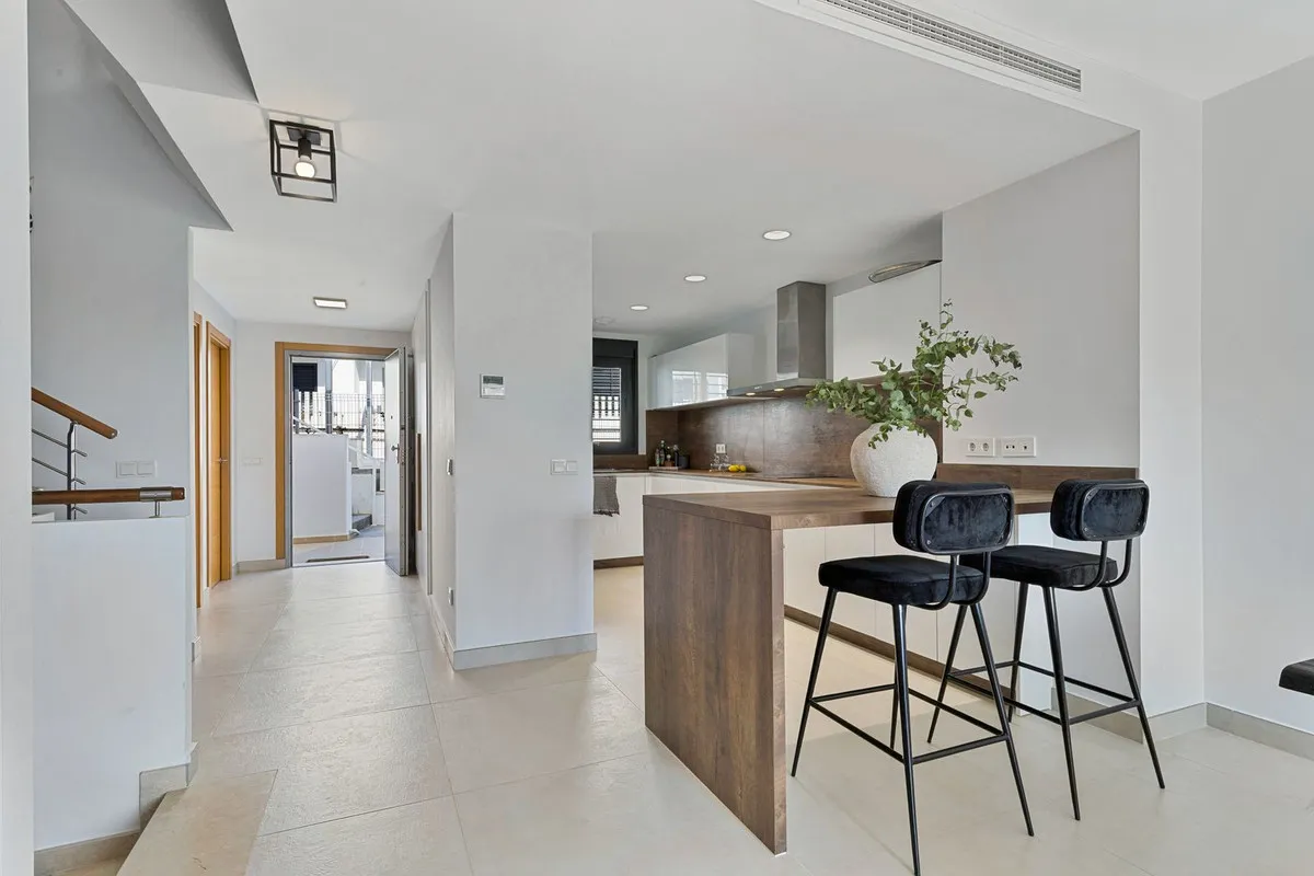 d0a62787-ff44-4b87-a1d1-dc1e96817f93