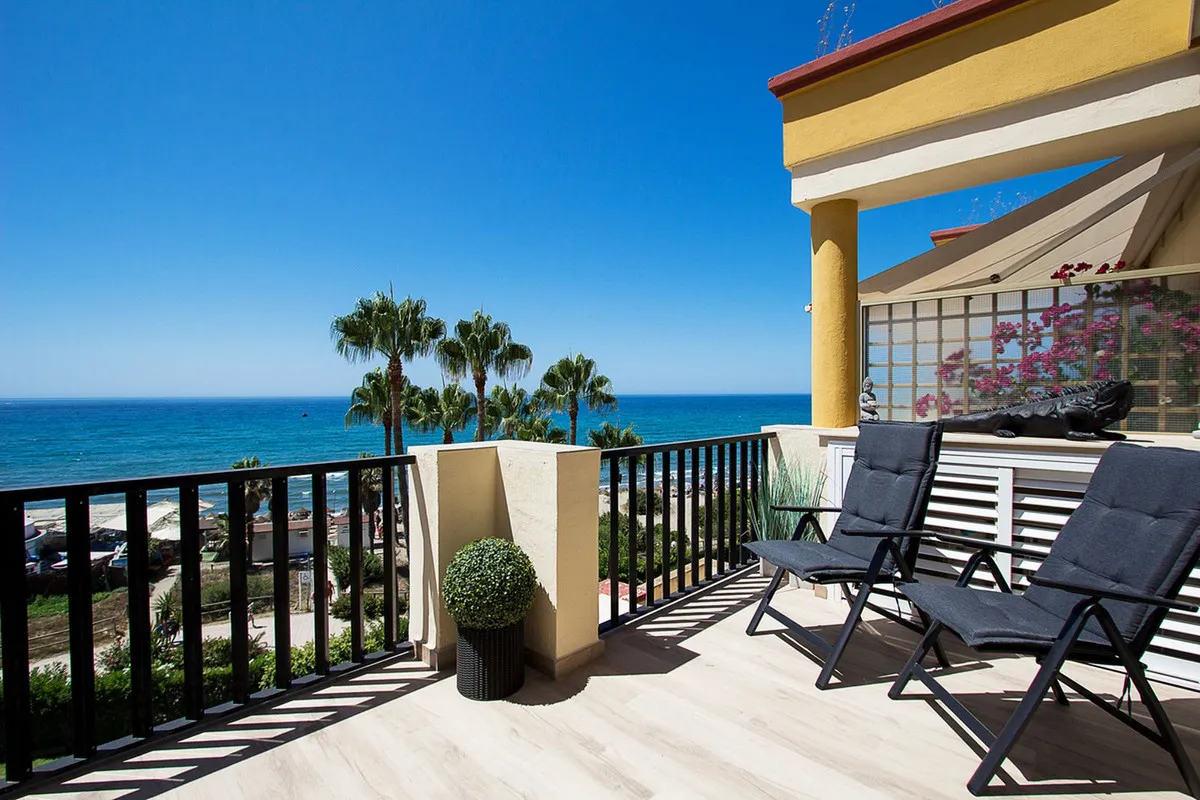 9fe4c330-8413-47c0-bf79-3304779f7403