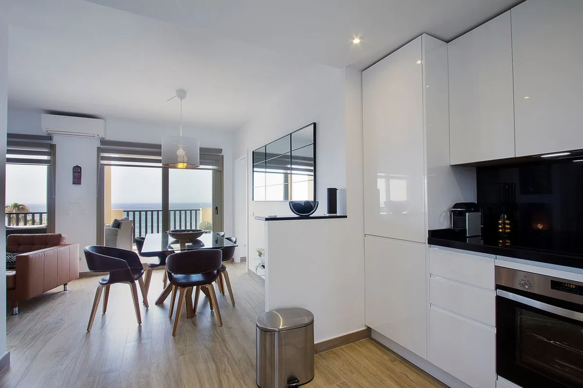 c8951048-9b75-46eb-970e-2b5ad97b757a