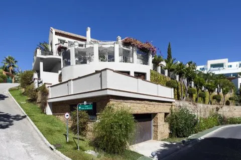 14ec72f1-41cf-46e3-a5be-676bfd1d44ba