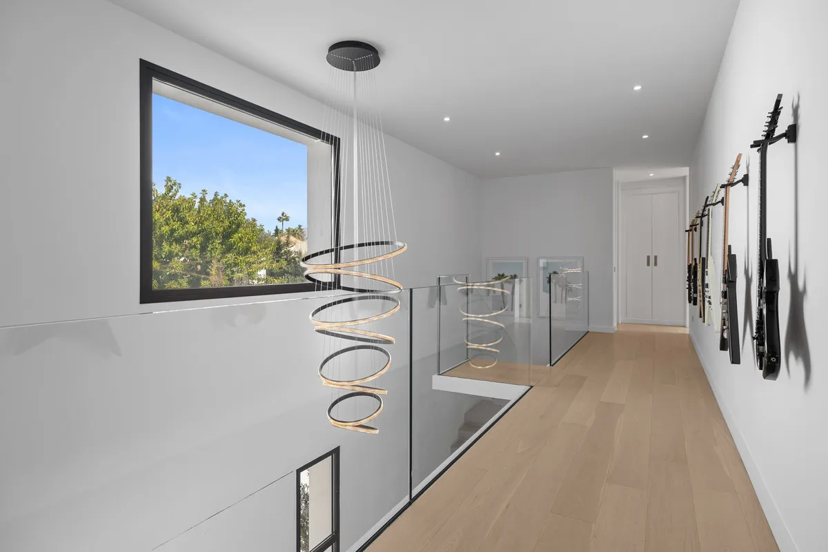 ad752b0b-dfb7-4663-888f-812a4dad2685