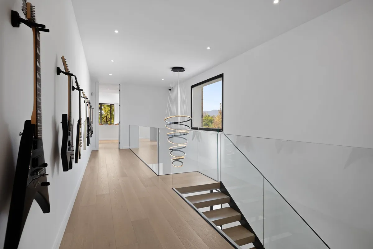 d5d5abee-bfb9-44f9-9450-288e9138299b