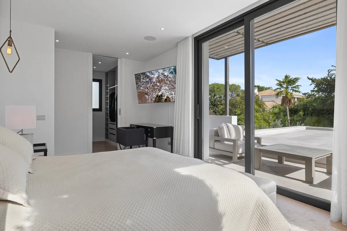 d8d8f6f1-954c-4bb5-8d81-0e26f45ea1df