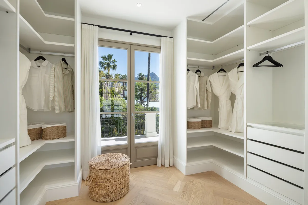 b1ff56b2-09cf-4142-9737-949107cc4f9d